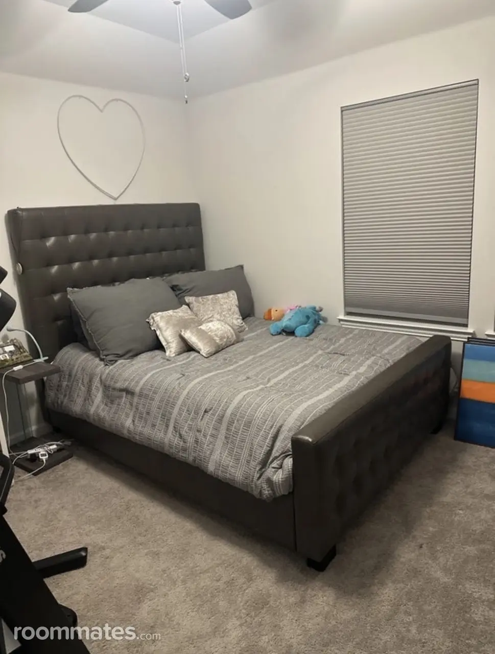 Profile photo 4 of 8