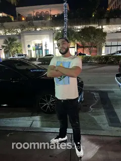 Roommate looking Boston MA, $1400