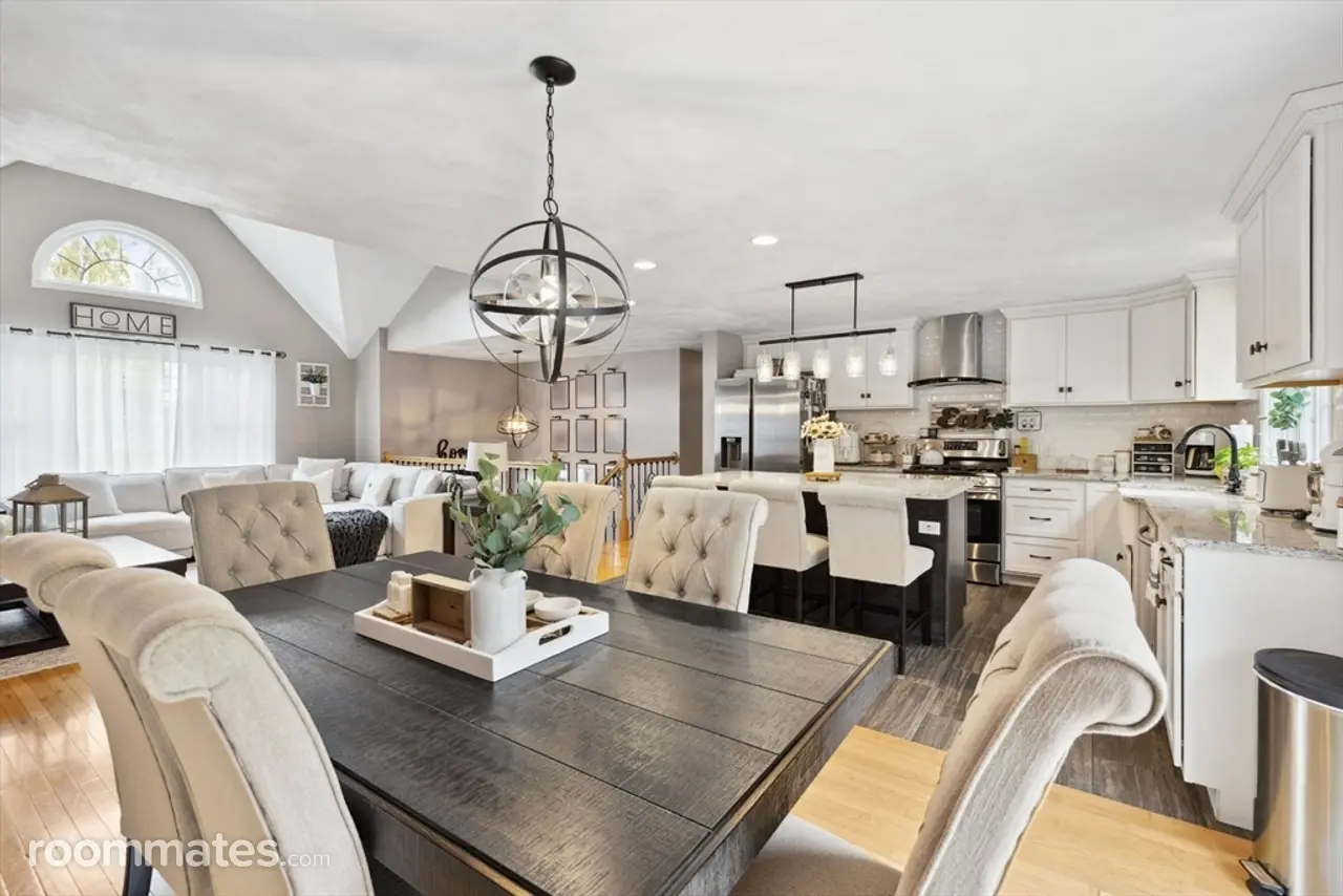 Profile photo 3 of 8