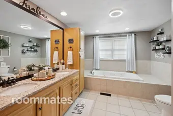 Room for rent in Taunton, MA $1250, house