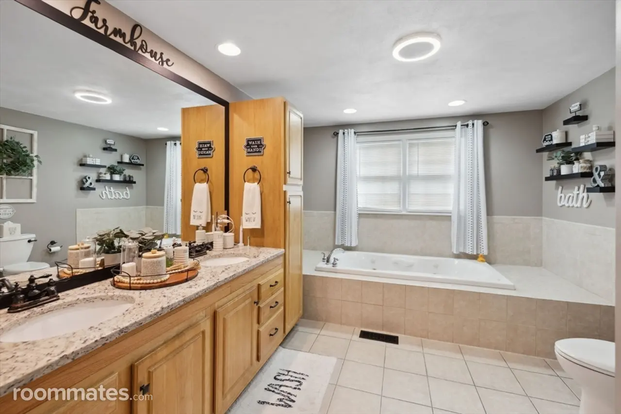 Profile photo 5 of 8