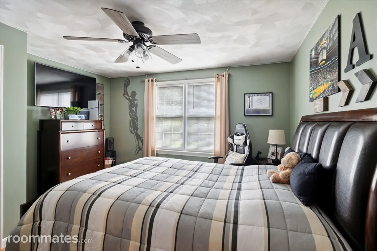 Profile photo 2 of 8