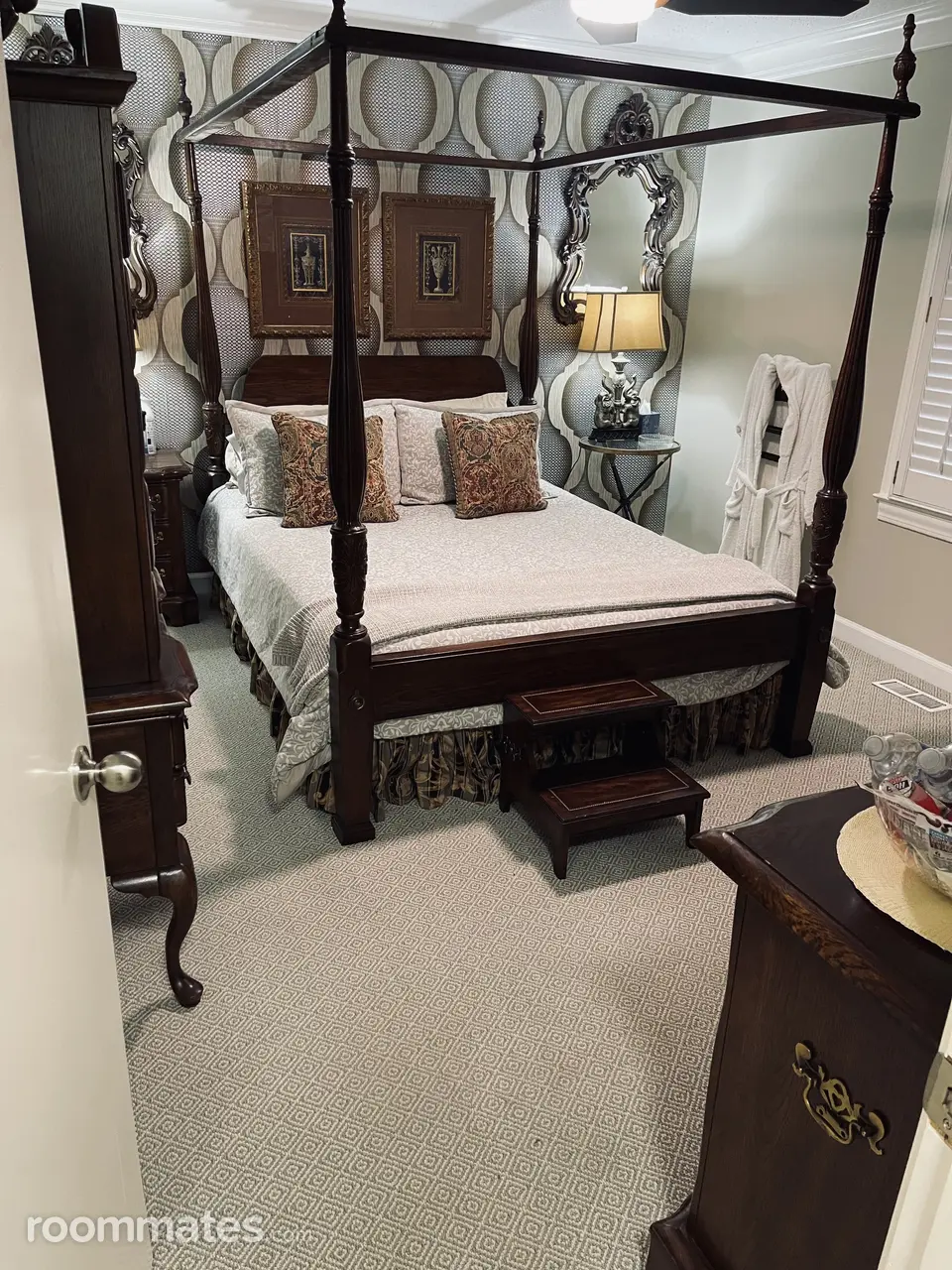 Profile photo 6 of 12