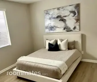 Room for rent in Corona, CA $1000, house