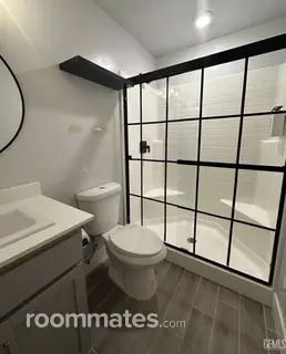 Room for rent in Bakersfield, CA $800, house