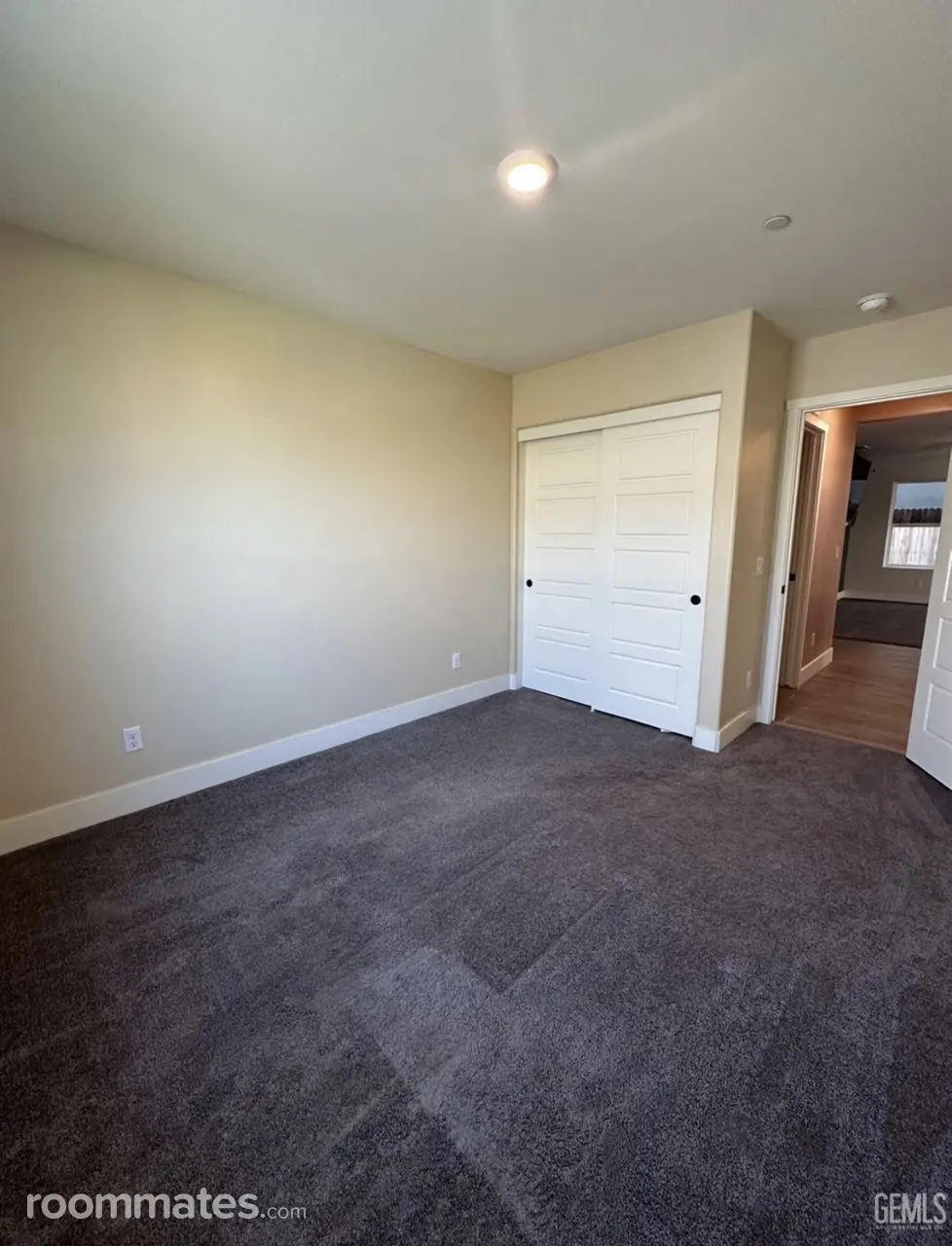 Profile photo 3 of 9