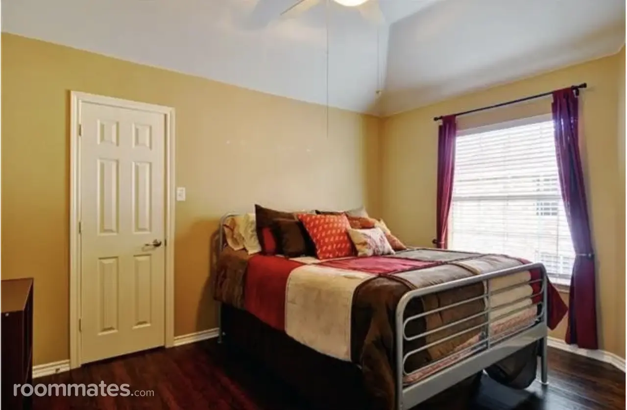 Profile photo 1 of 9