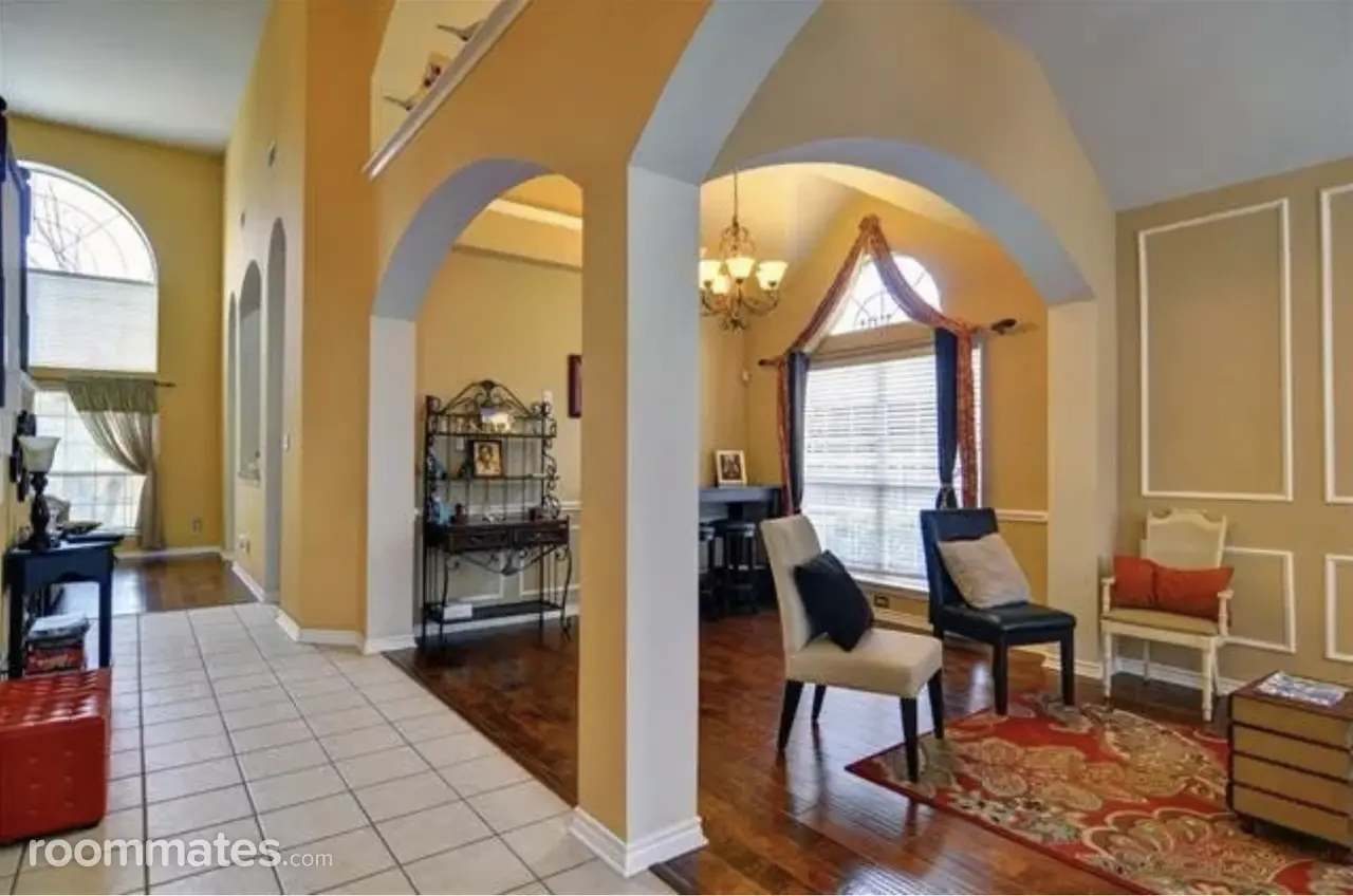 Profile photo 3 of 9