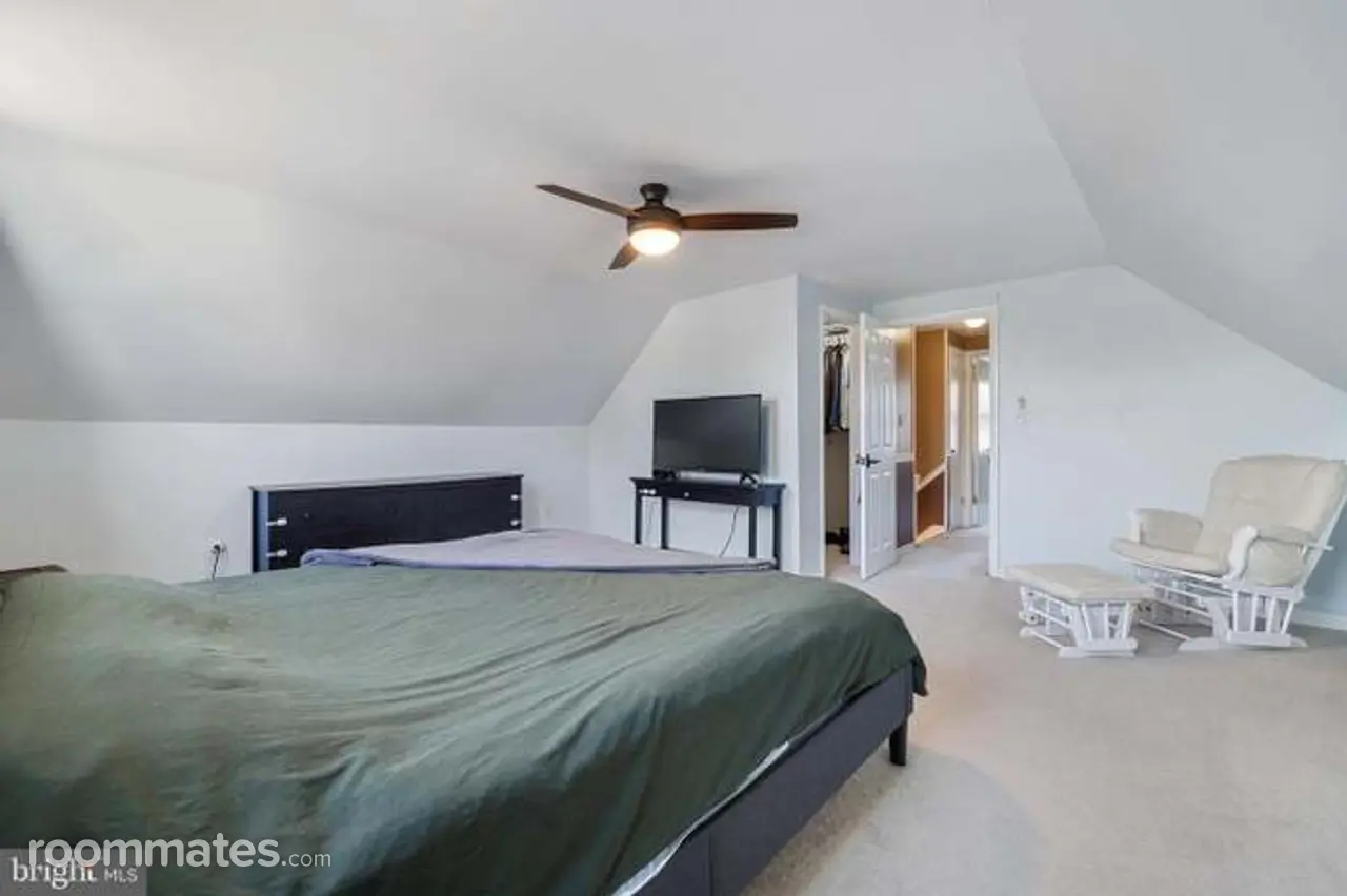 Profile photo 1 of 9