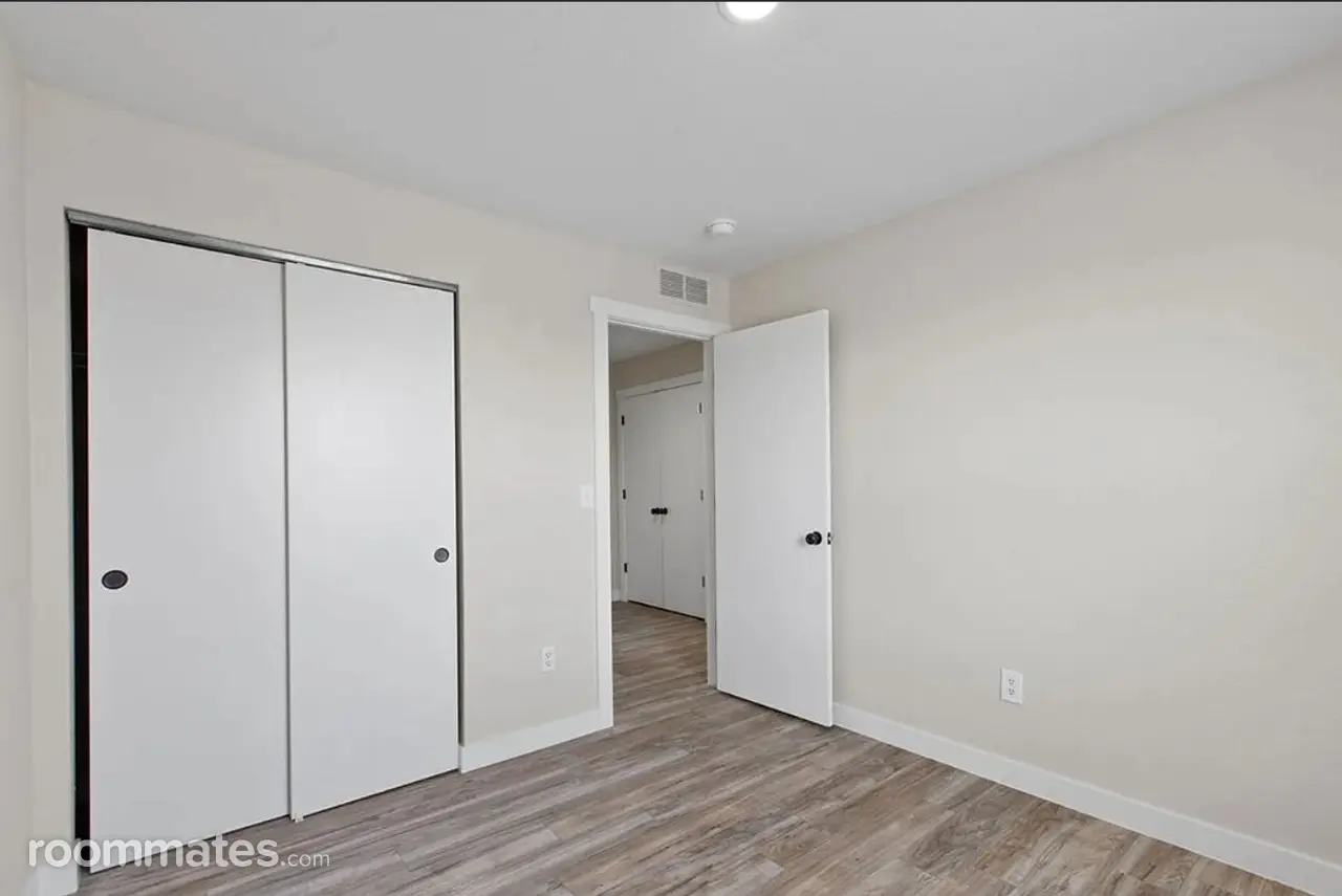 Profile photo 4 of 14