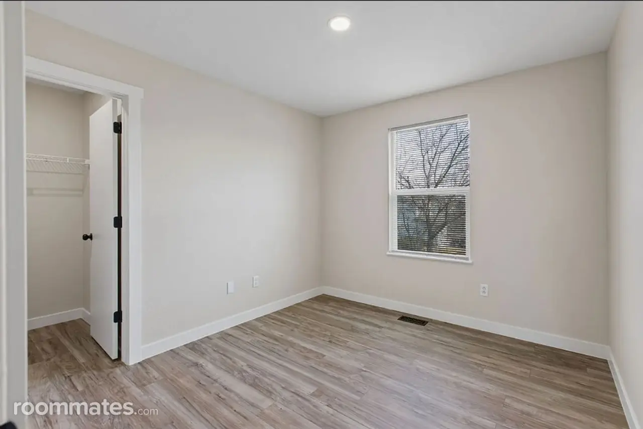 Profile photo 3 of 14