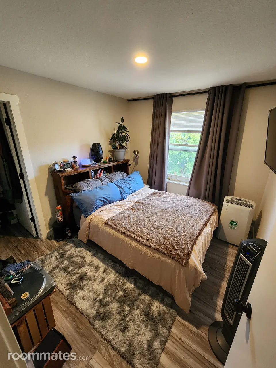 Profile photo 6 of 14