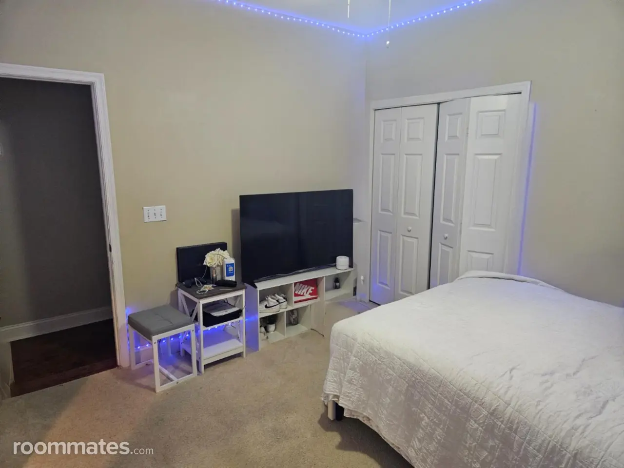 Profile photo 7 of 16