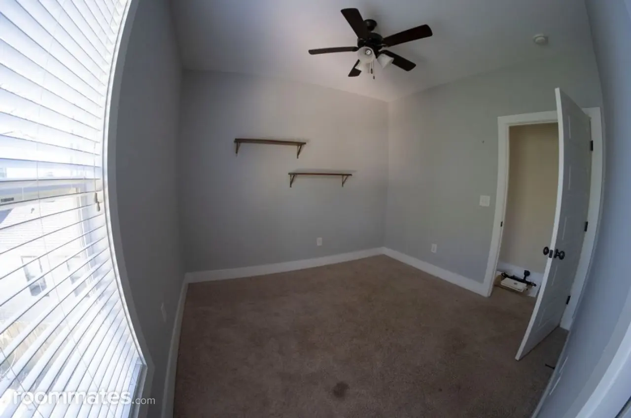 Profile photo 3 of 10