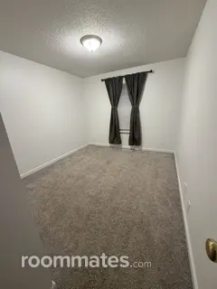 Room for rent in Oak Grove, KY $700, house