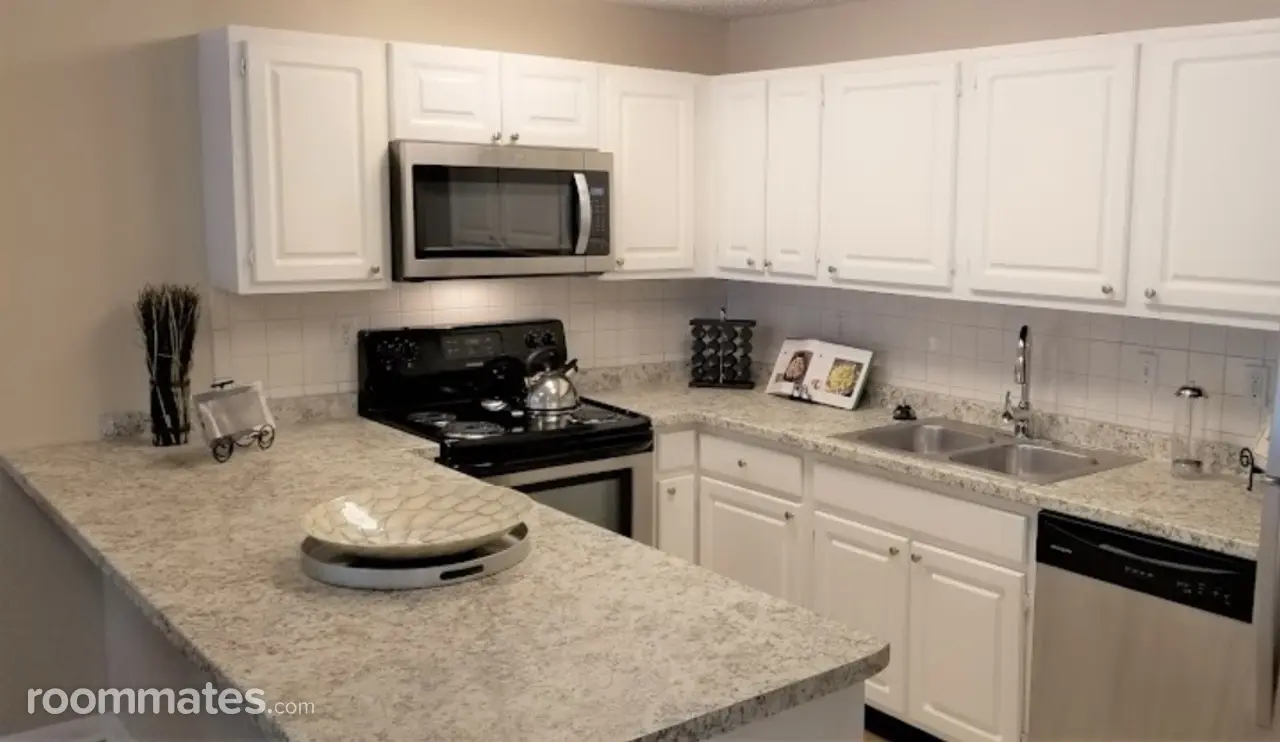 Profile photo 3 of 10