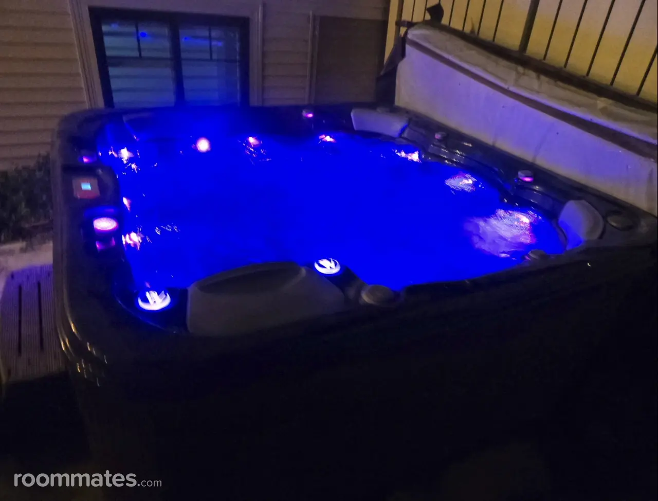 Profile photo 9 of 18