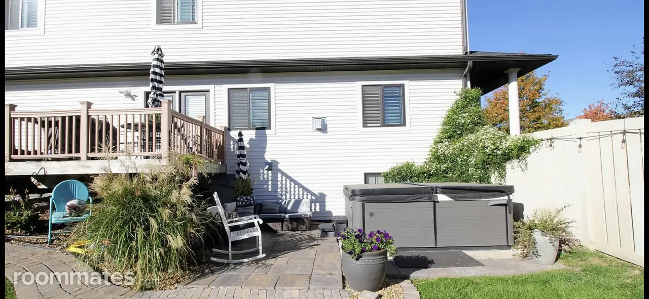 Profile photo 1 of 18