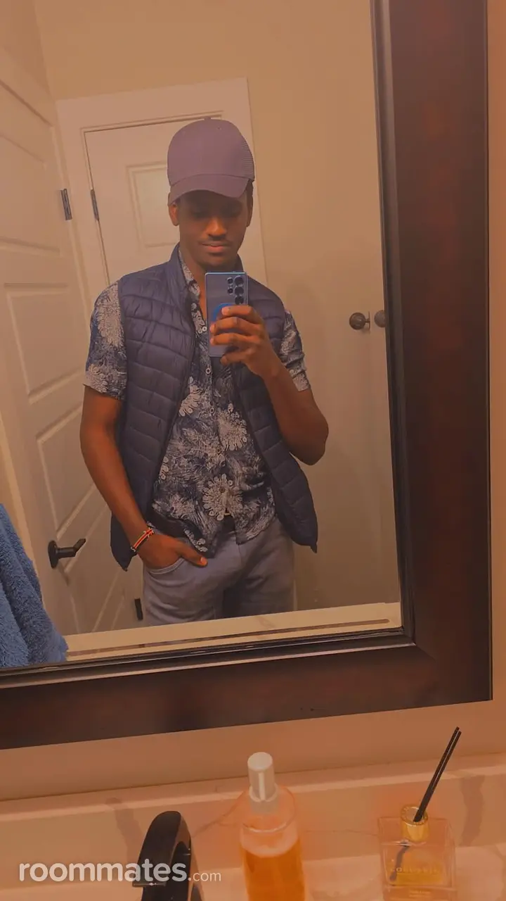 Profile photo 3 of 10