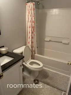 Room for rent in Durham, NC $800, townhouse