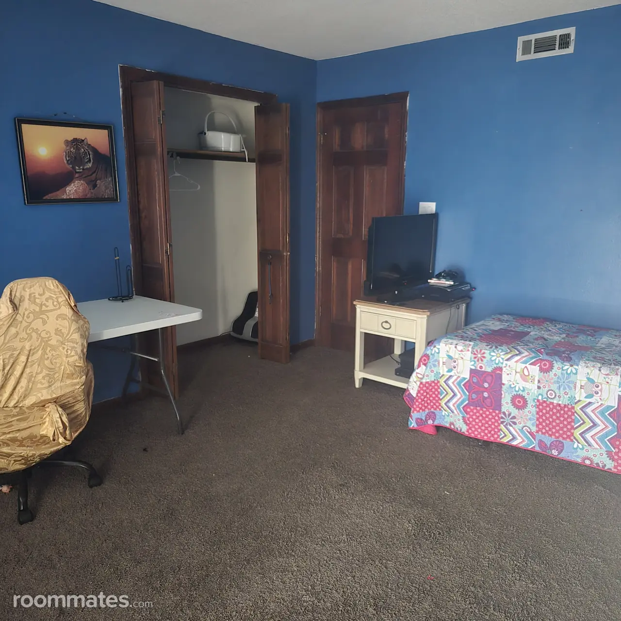 Profile photo 1 of 10