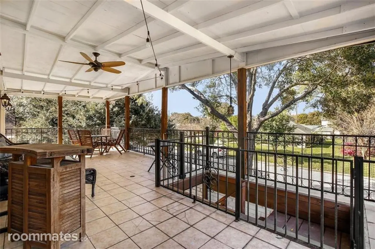 Profile photo 10 of 11