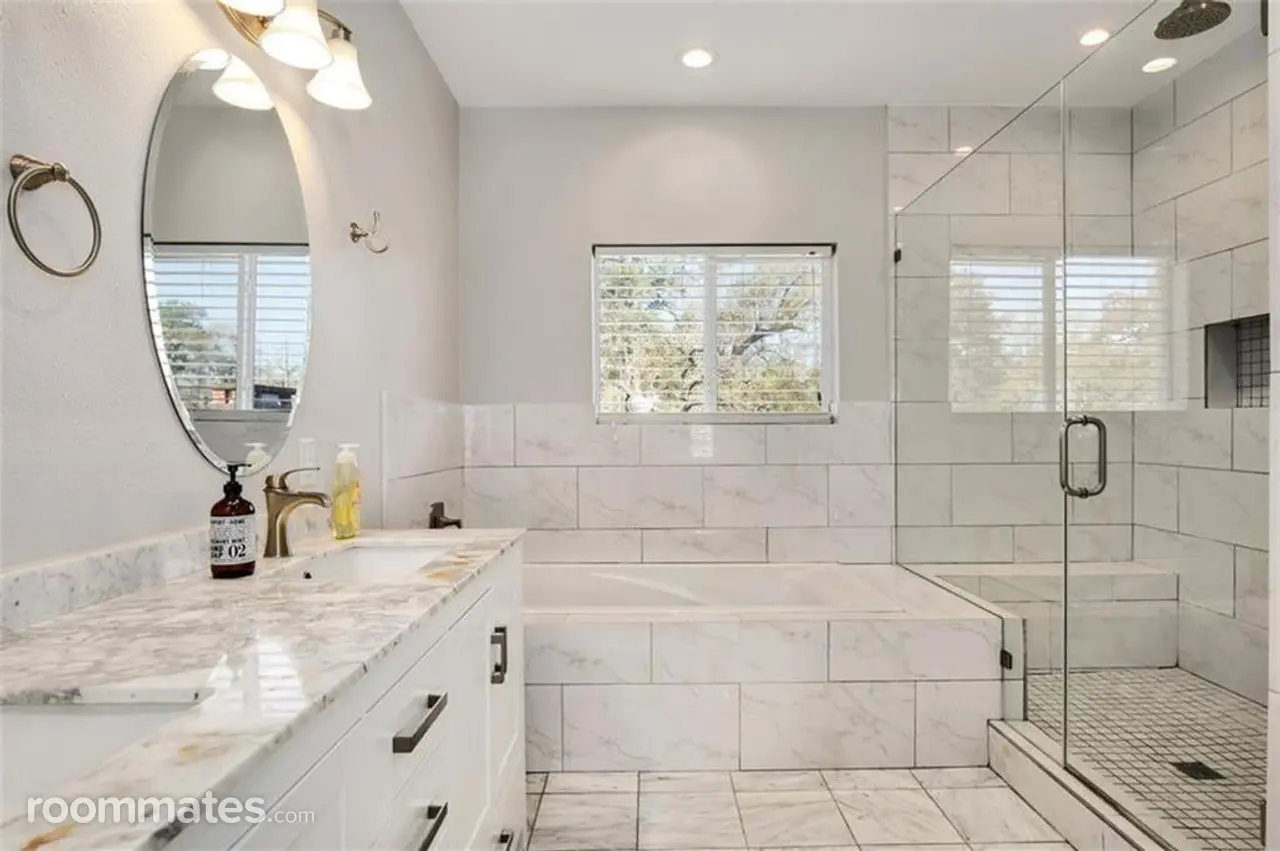 Profile photo 9 of 11