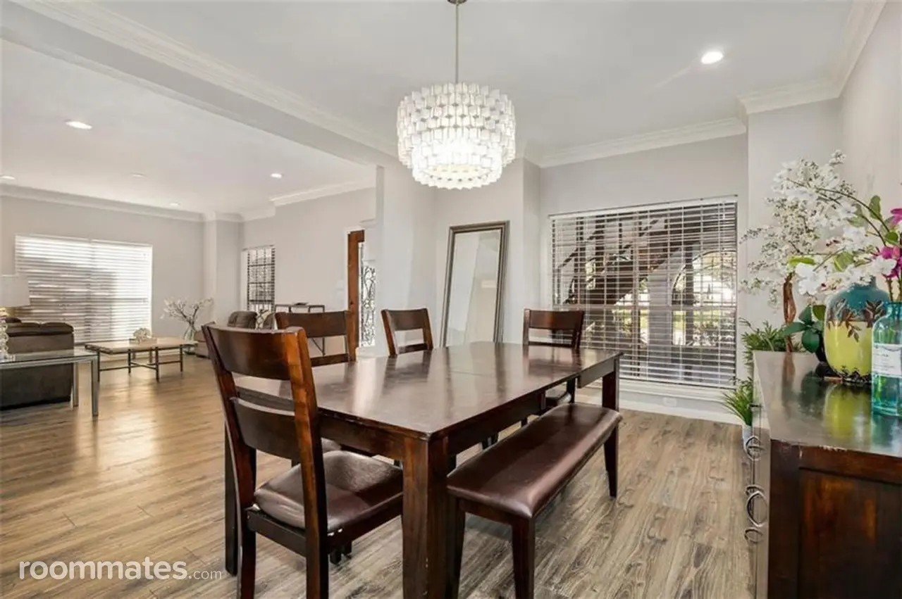 Profile photo 4 of 11