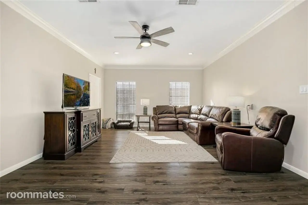 Profile photo 6 of 11