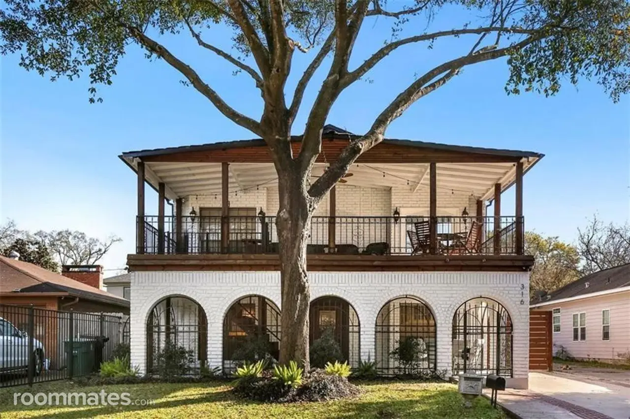 Profile photo 1 of 11