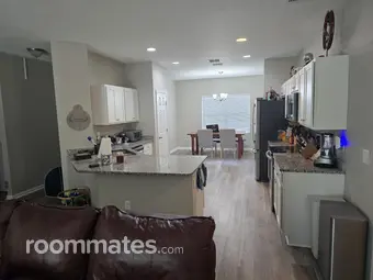 Room for rent in Jacksonville, FL $580, house