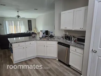 Room for rent in Jacksonville, FL $580, house