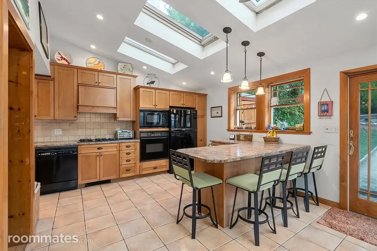 Profile photo 3 of 6