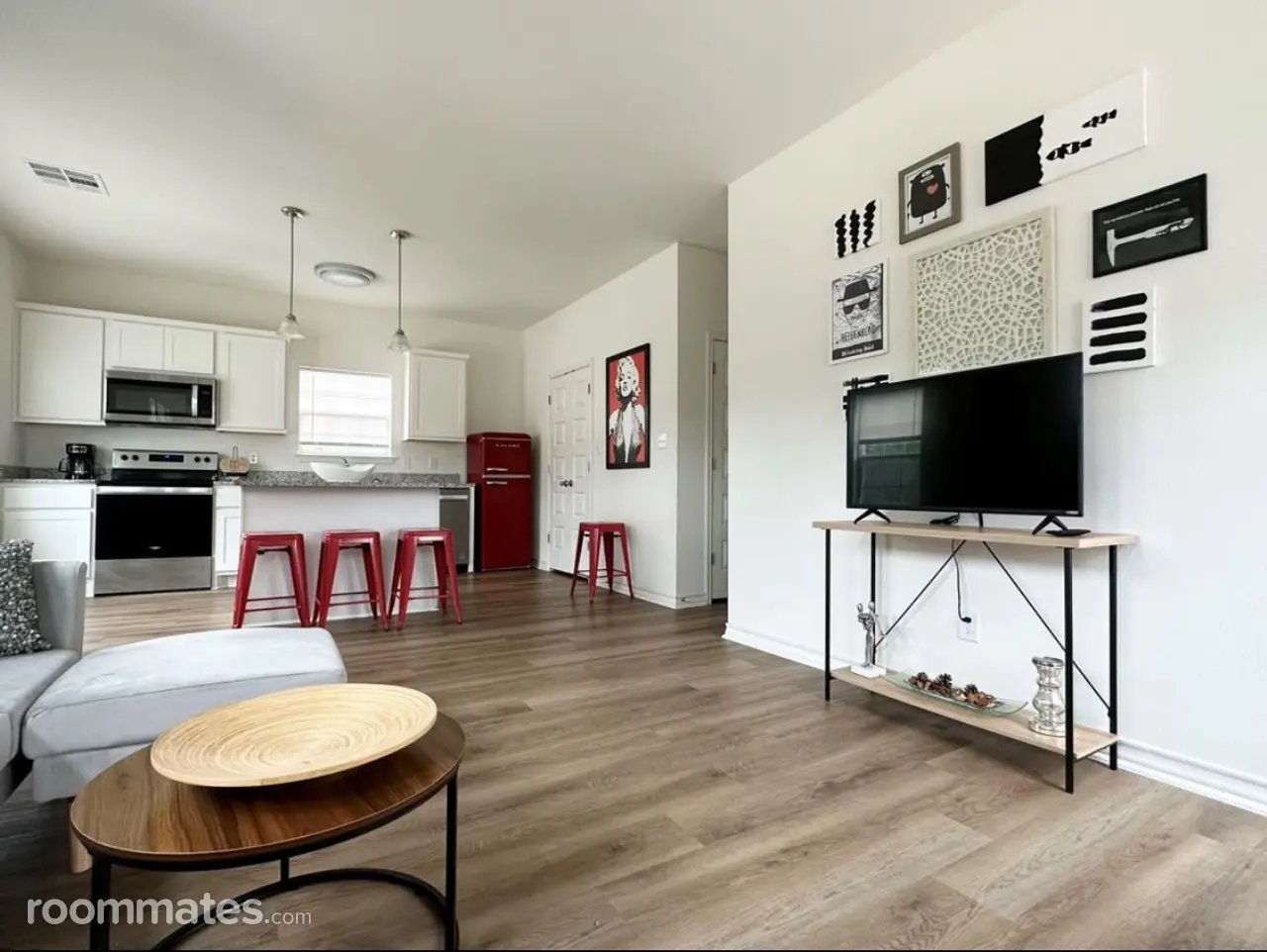 Profile photo 1 of 10