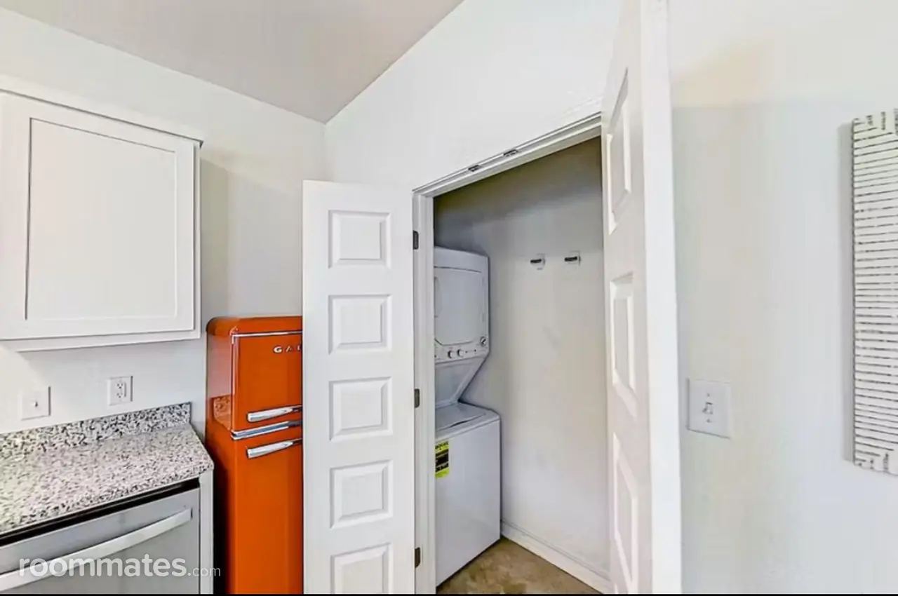 Profile photo 9 of 10