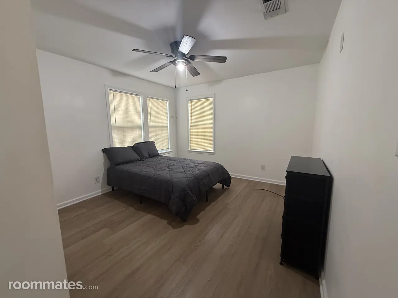 Profile photo 1 of 10