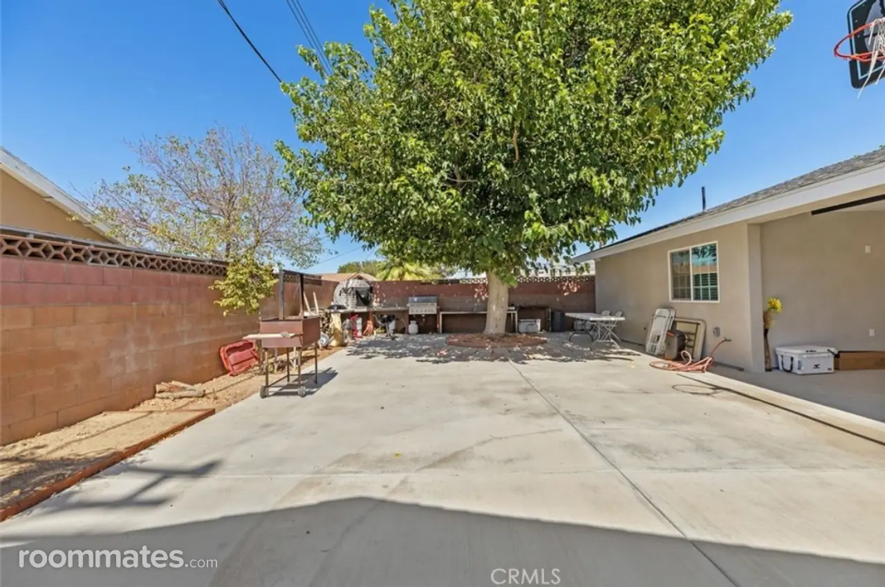 Profile photo 1 of 10