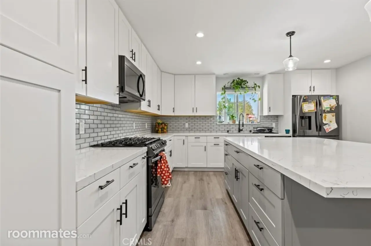 Profile photo 3 of 10