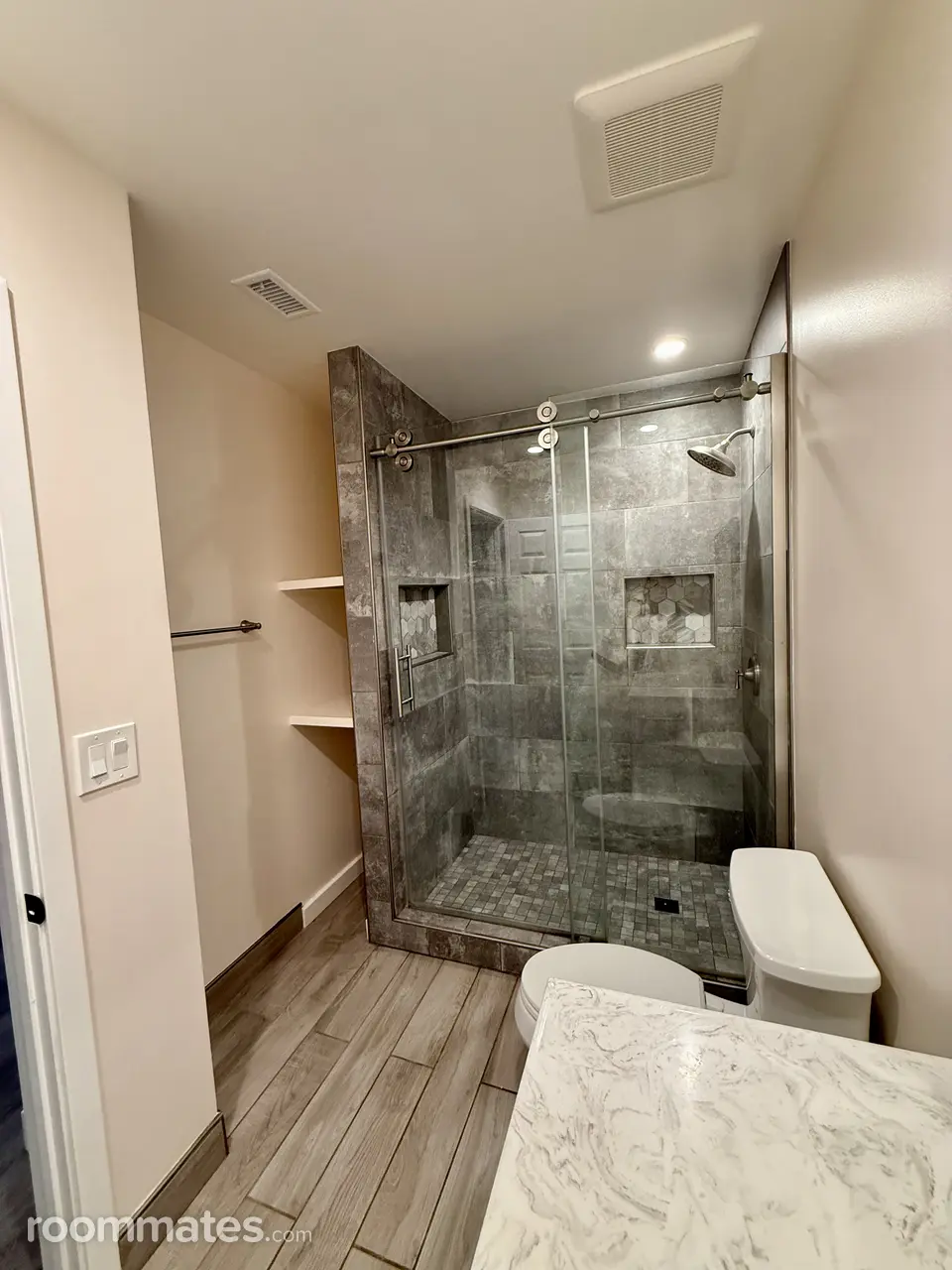 Profile photo 6 of 10