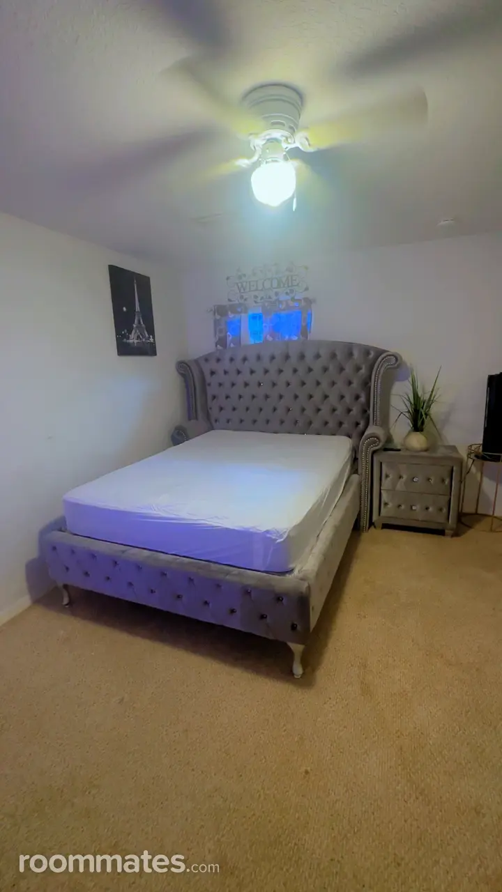 Profile photo 1 of 6