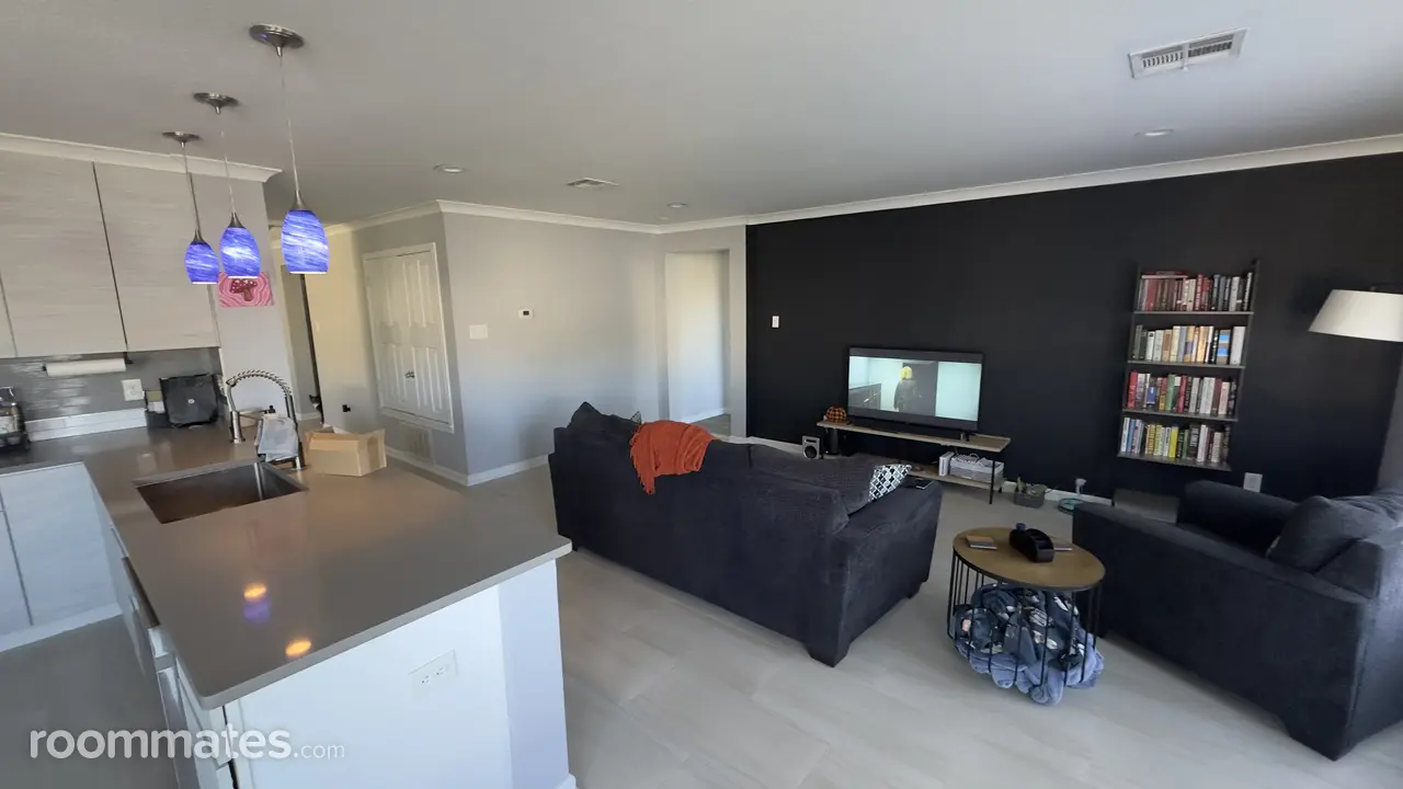 Profile photo 2 of 11