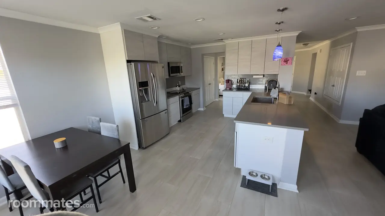 Profile photo 3 of 11