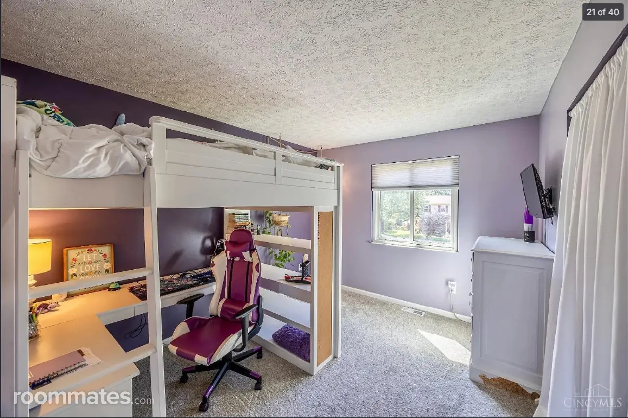 Profile photo 7 of 11