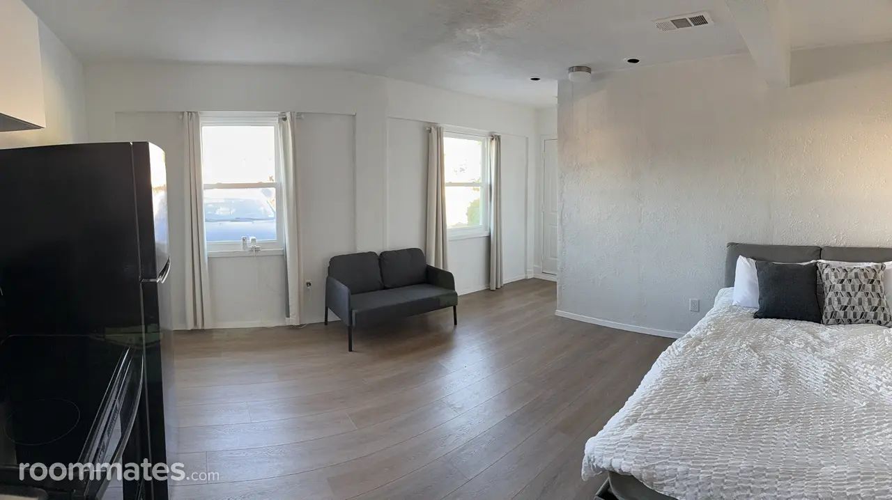 Profile photo 3 of 8