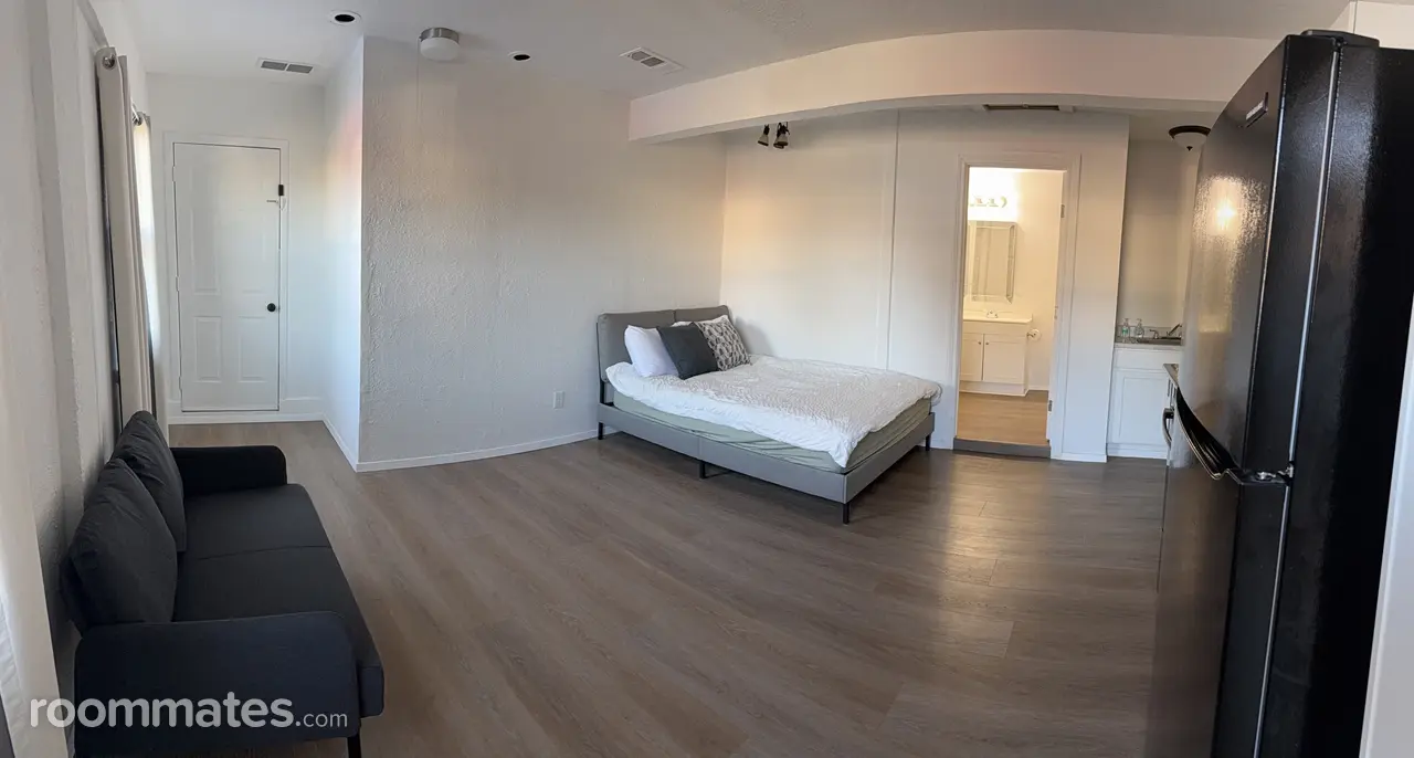 Profile photo 1 of 8