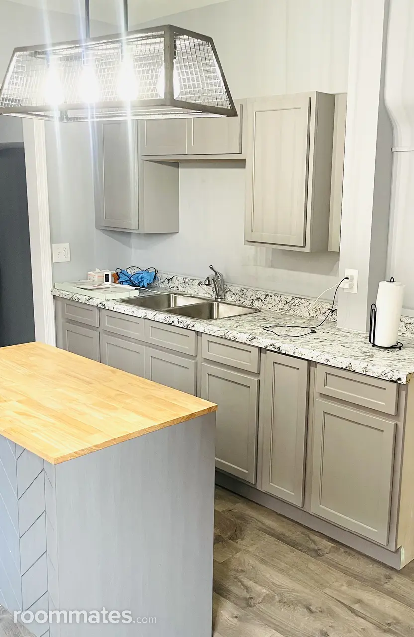 Profile photo 2 of 4