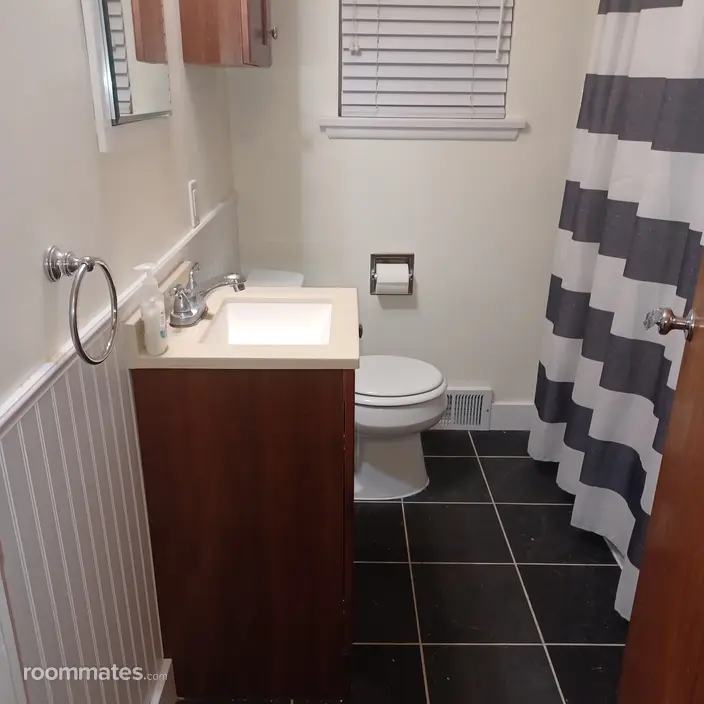 Room for rent in Seattle, WA $1000, house