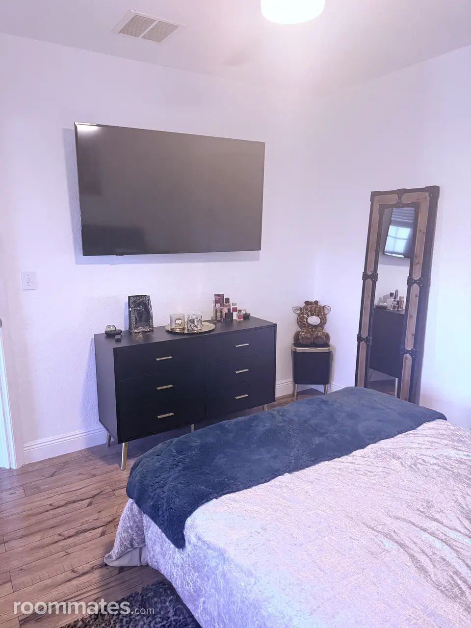 Profile photo 1 of 10