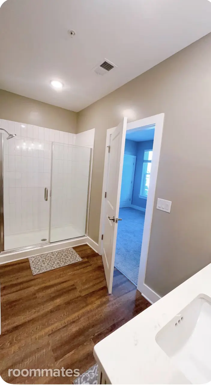 Profile photo 7 of 11