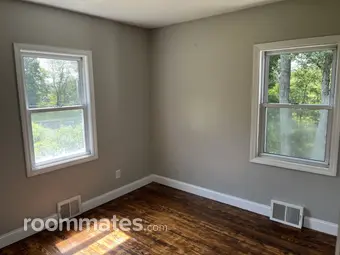 Room for rent in Sunderland, MA $1000, house